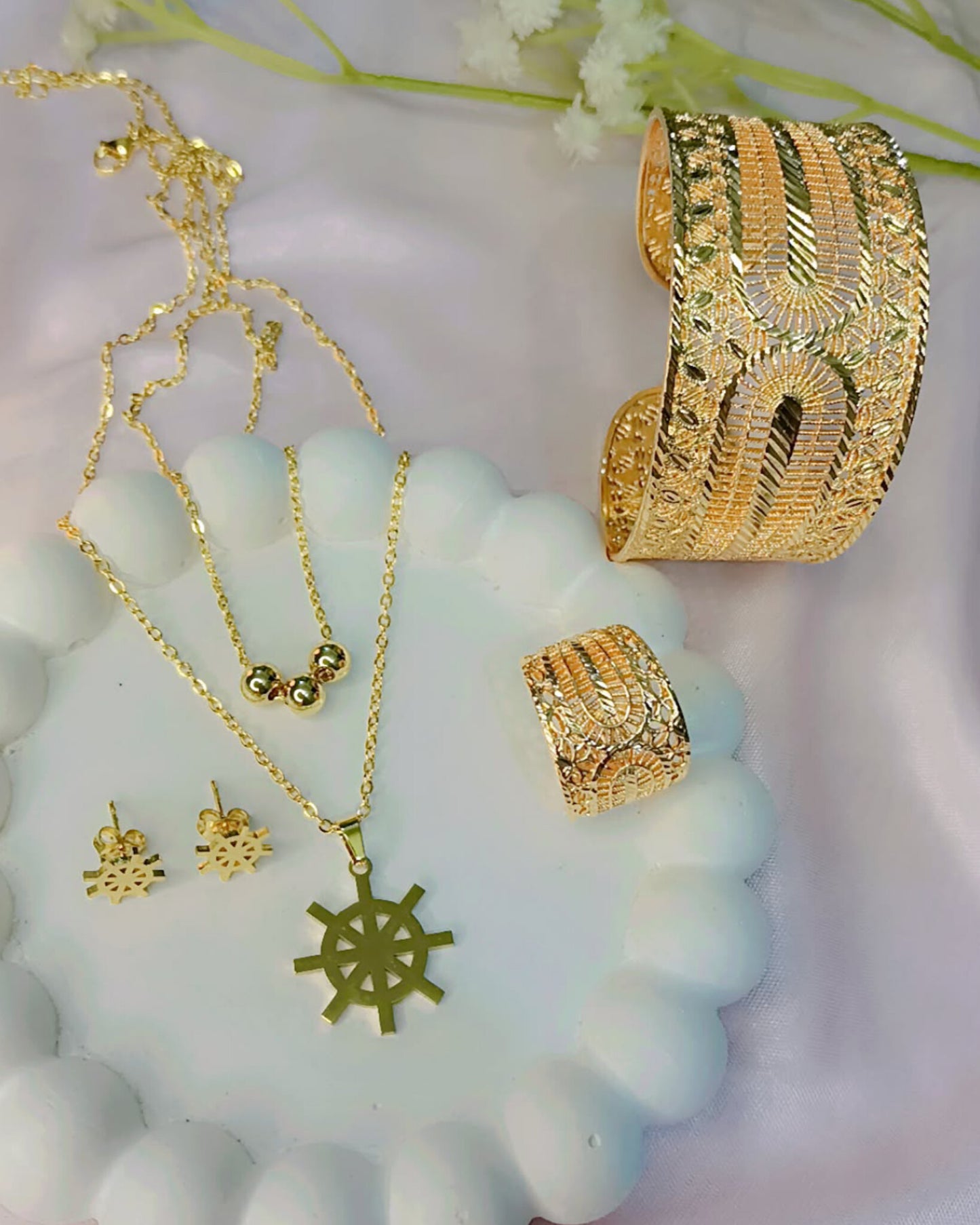 Elegant Stainless Steel Necklace Set - Handcuff & Ring - Deal Offer